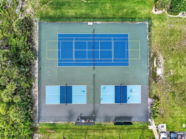 Building Photo - 9425 S Ocean Dr