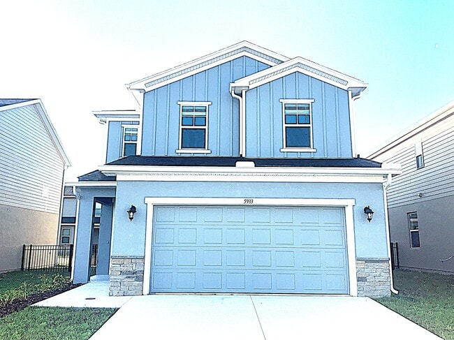 Building Photo - 5933 Sycamore Pl St