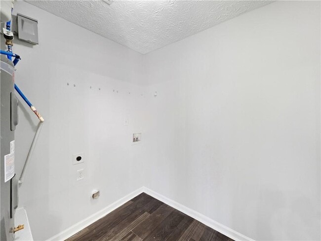 Building Photo - 5539 Pineridge Ct