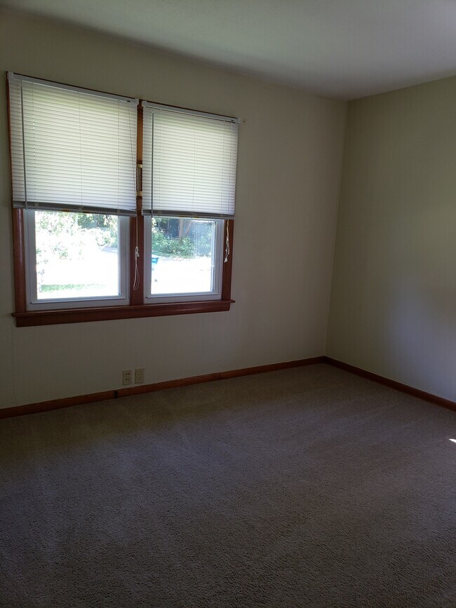 Building Photo - 1607 Cornell Dr