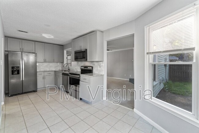 Building Photo - 3909 Wilmington Ct