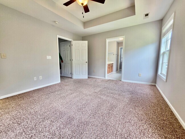 Building Photo - Elevated Four Bedroom in Rivertowne Countr...