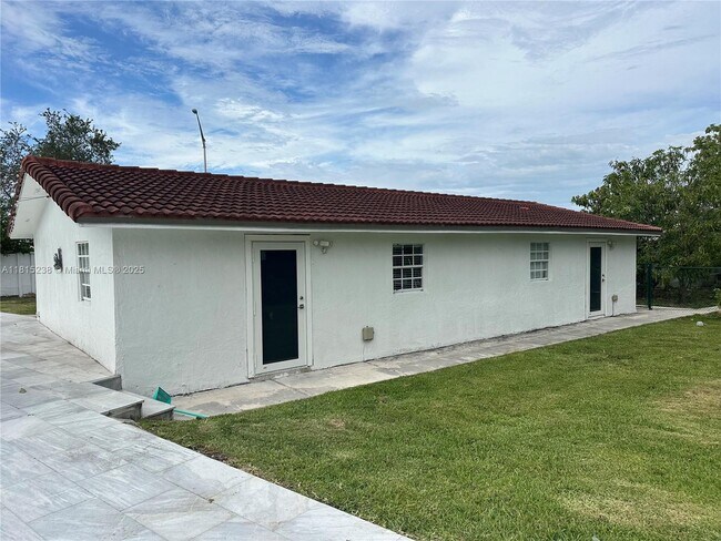 Building Photo - 465 NW 119th Ave