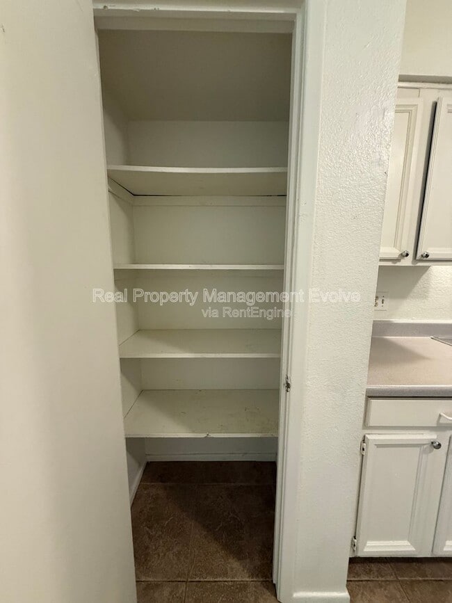 Building Photo - 1905 N Center St