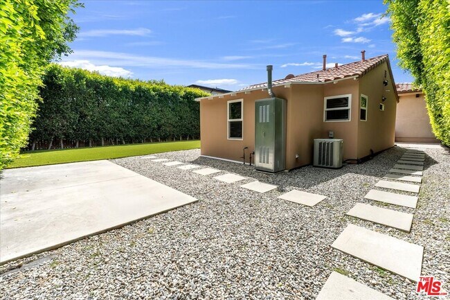 Building Photo - 5310 Leghorn Ave