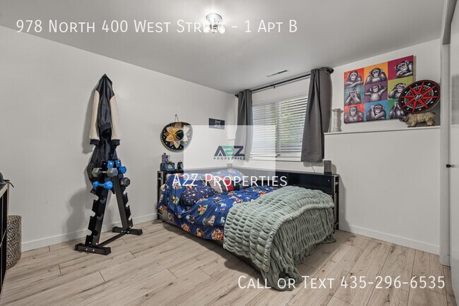 Building Photo - 978 N 400 W St
