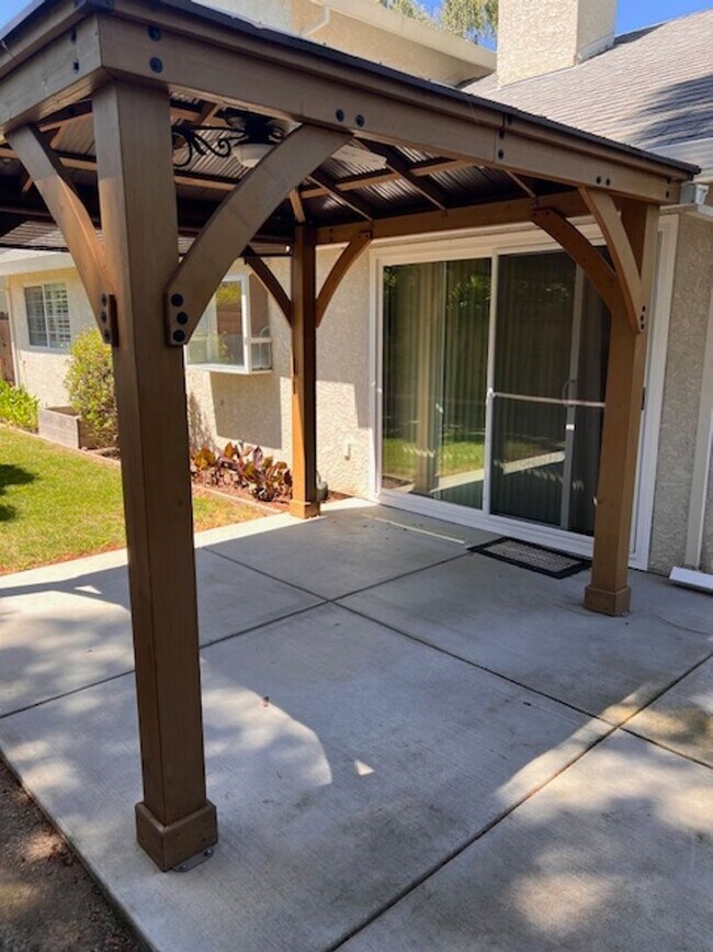 Primary Photo - Large home in South Davis
