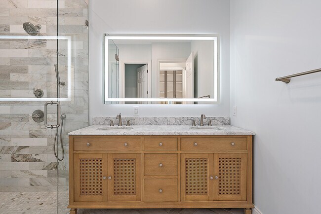 Building Photo - 248 Honeysuckle Dr