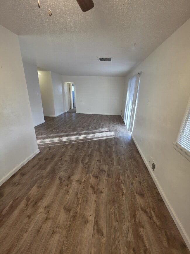 Building Photo - 545 N 25th St