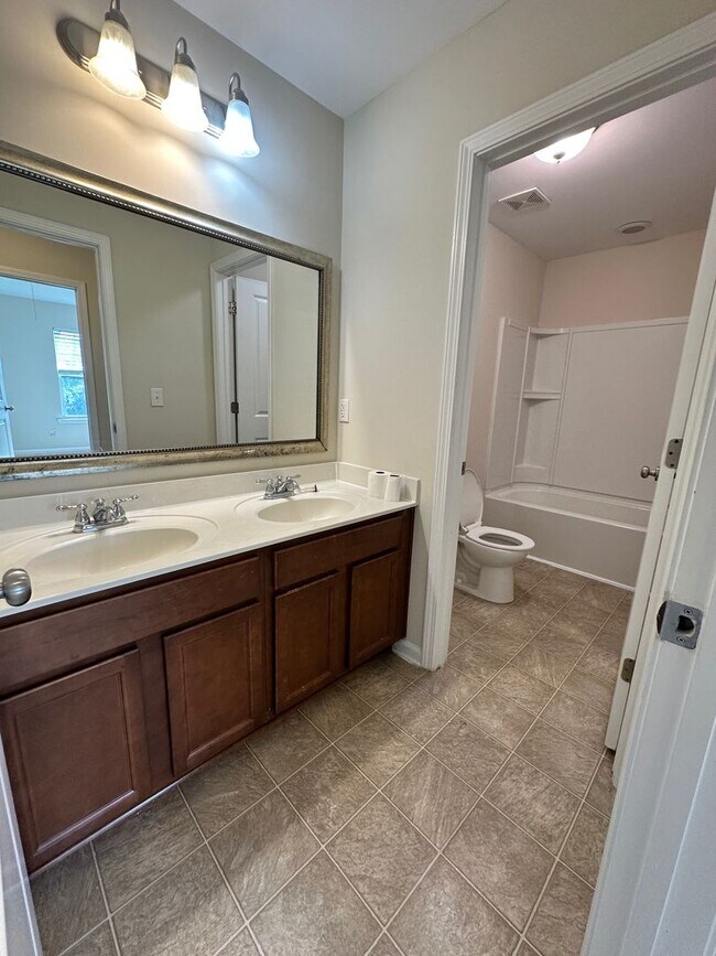 Building Photo - 840 Parnell Ct