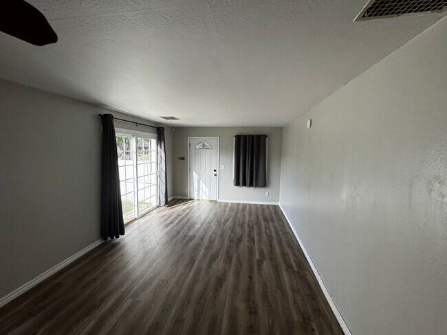 Building Photo - 229 Philippine St