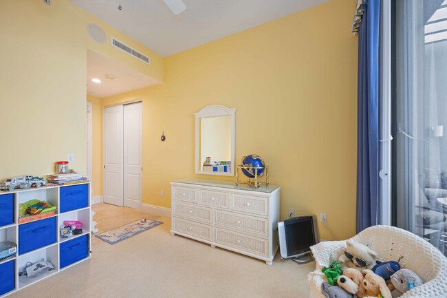 Building Photo - "Luxurious 3-Bed Sarasota Penthouse with S...