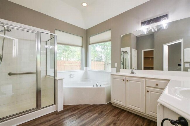 Building Photo - 18 E Knightsbridge Dr