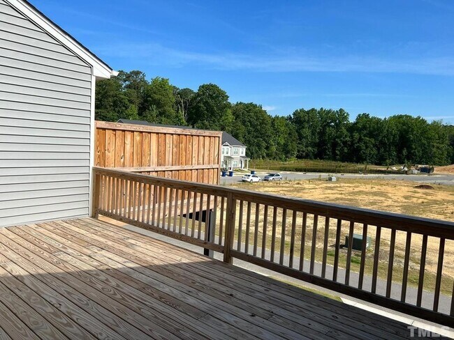 Building Photo - 913 Robbie Jackson Ln