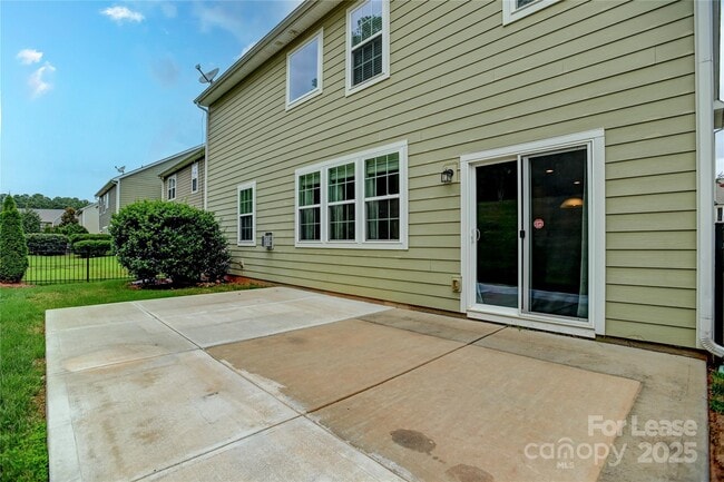 Building Photo - 131 Cherry Bark Dr