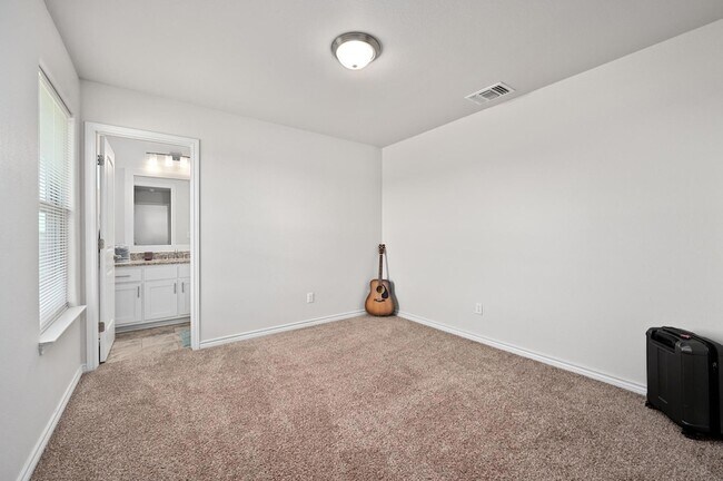 Building Photo - 205 Birch Oak Ln
