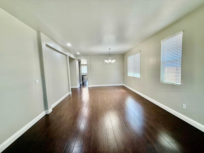 Building Photo - Beautiful home near Woodcreek high school