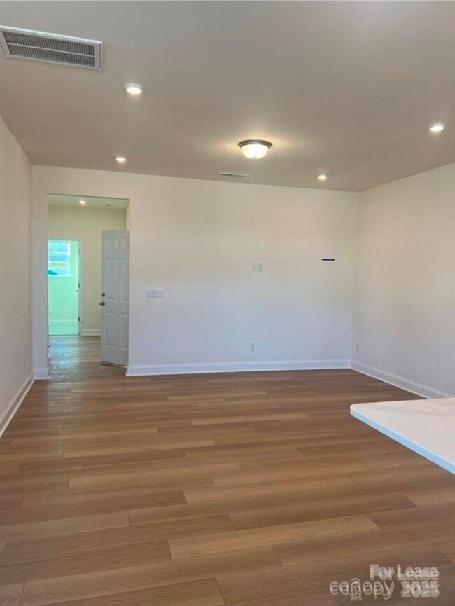 Building Photo - 1522 Cedar Tree Dr