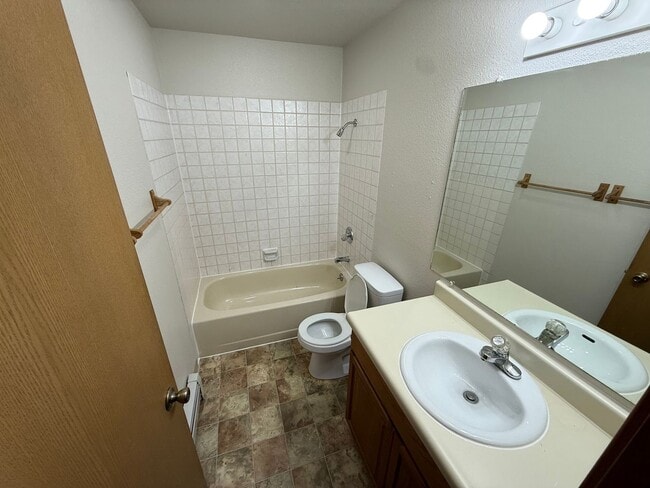 Building Photo - 1830 Congress Cir