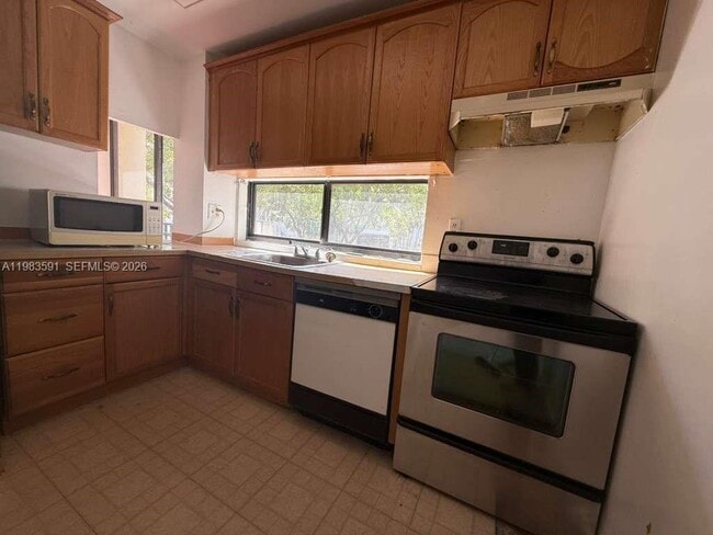 Building Photo - 16909 N Bay Rd