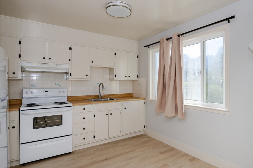 Building Photo - 185 Sickles Ave