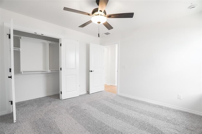 Building Photo - 8201 Mountain Oak Dr