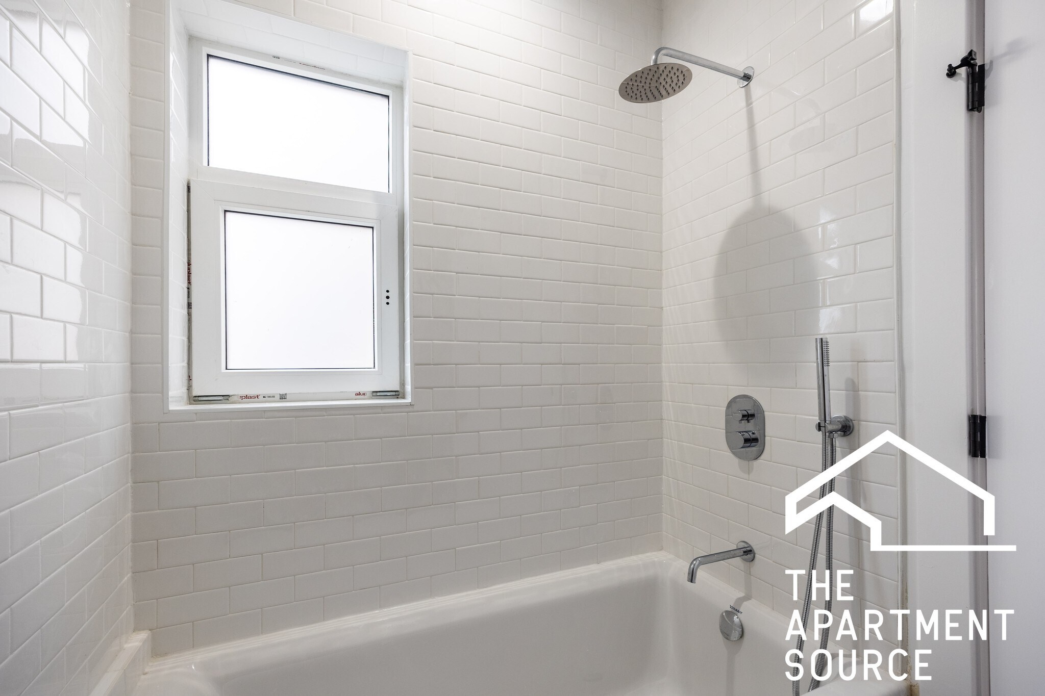 Building Photo - 1014 N Hamlin Ave