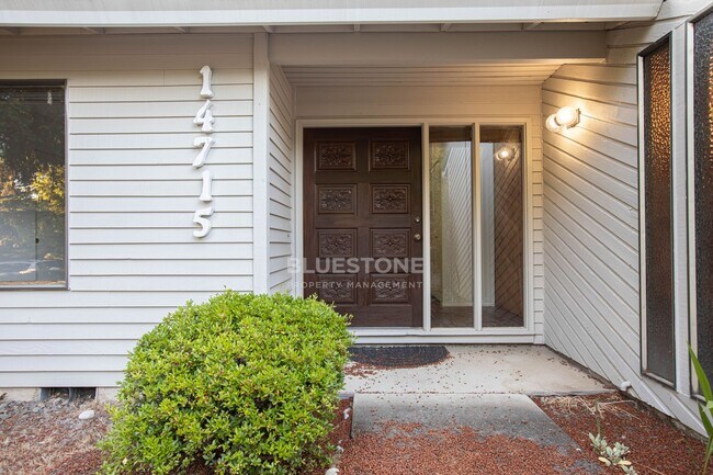 Building Photo - Sweet 3 bedroom 2 bath home in Beaverton available now!