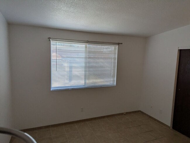 Building Photo - Triplex - 2 Bedroom and 1 Bath Unit