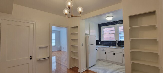 Building Photo - Cherry St 1109