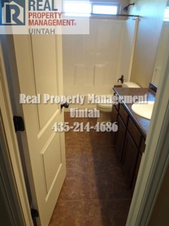 Building Photo - 3 Bedroom Condo With 2 Car Garage. MOVE IN SPECIAL!! $400 OFF YOUR FIRST MONTH'S RENT WHEN YOU SI...