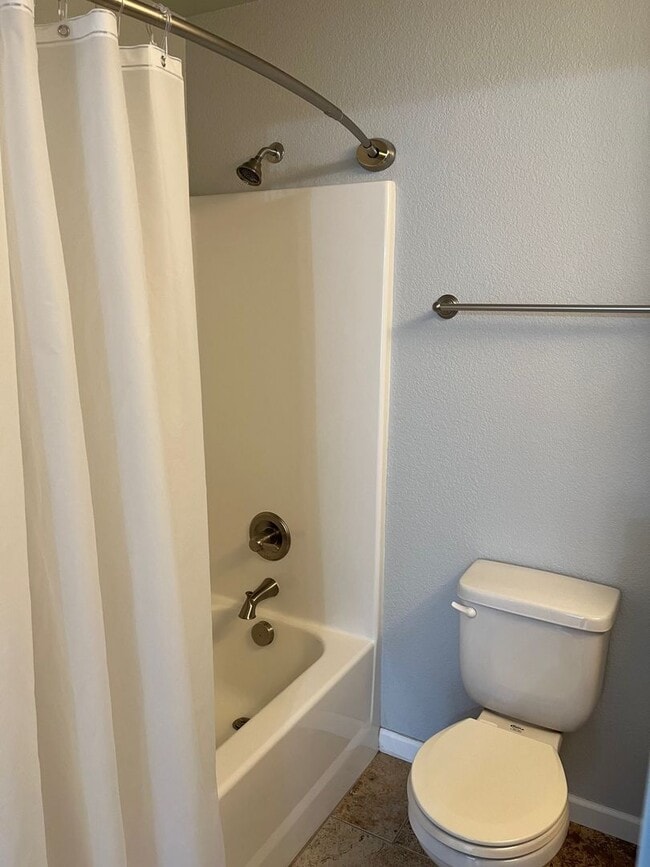 Building Photo - 3 Bedroom 2 Bathroom Home in the South Sub...