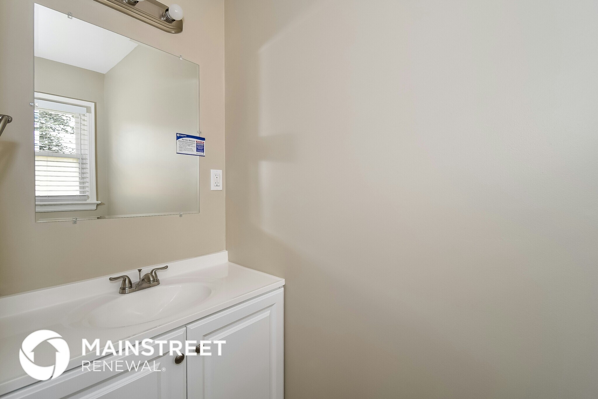 Building Photo - 2 Addison Ct