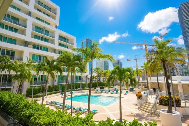 Building Photo - 350 NE 24th St