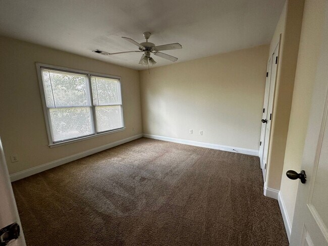 Building Photo - PRE-LEASING FOR AUGUST 2026!