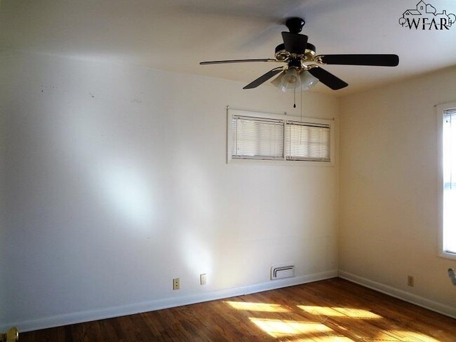 Building Photo - 1553 Hanover Rd