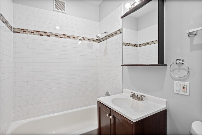 Building Photo - 3641 W Dickens Ave
