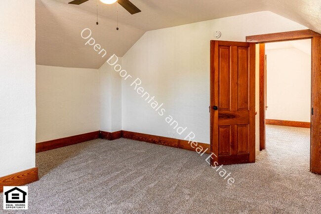 Building Photo - 1320 S Van Buren St
