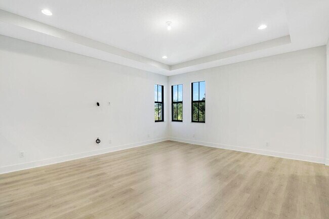 Building Photo - 5667 Delacroix Ter