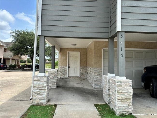 Building Photo - 3415 Twp Grove Ln