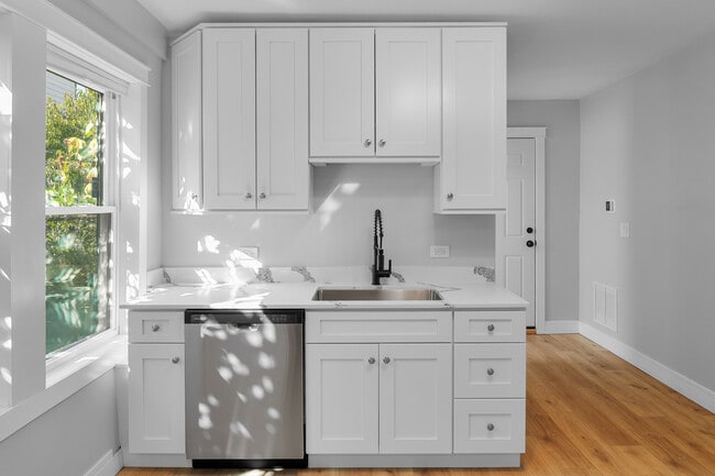 Building Photo - 1406 N Kildare Ave