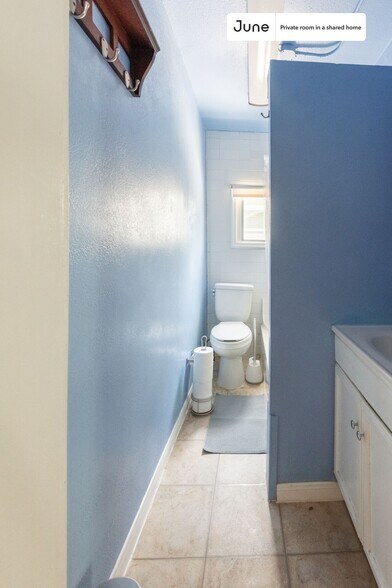Building Photo - Room in Shared 3 bed/2 bath home