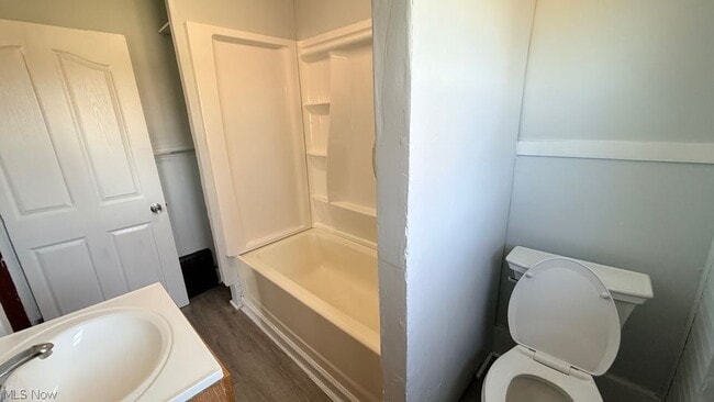 Building Photo - 1432 League St