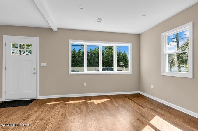 Building Photo - 18 Maple Ave