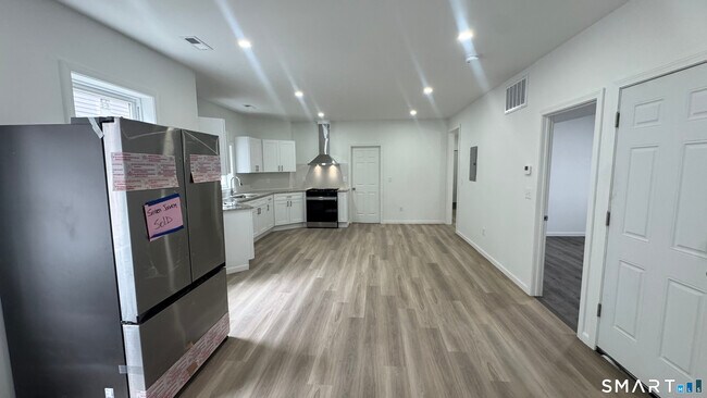 Building Photo - 16 Arch St