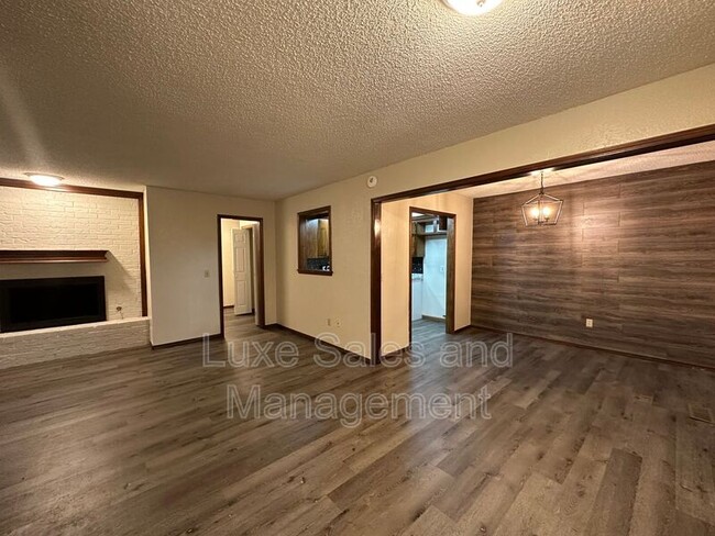 Building Photo - 1307 Summerton Pl