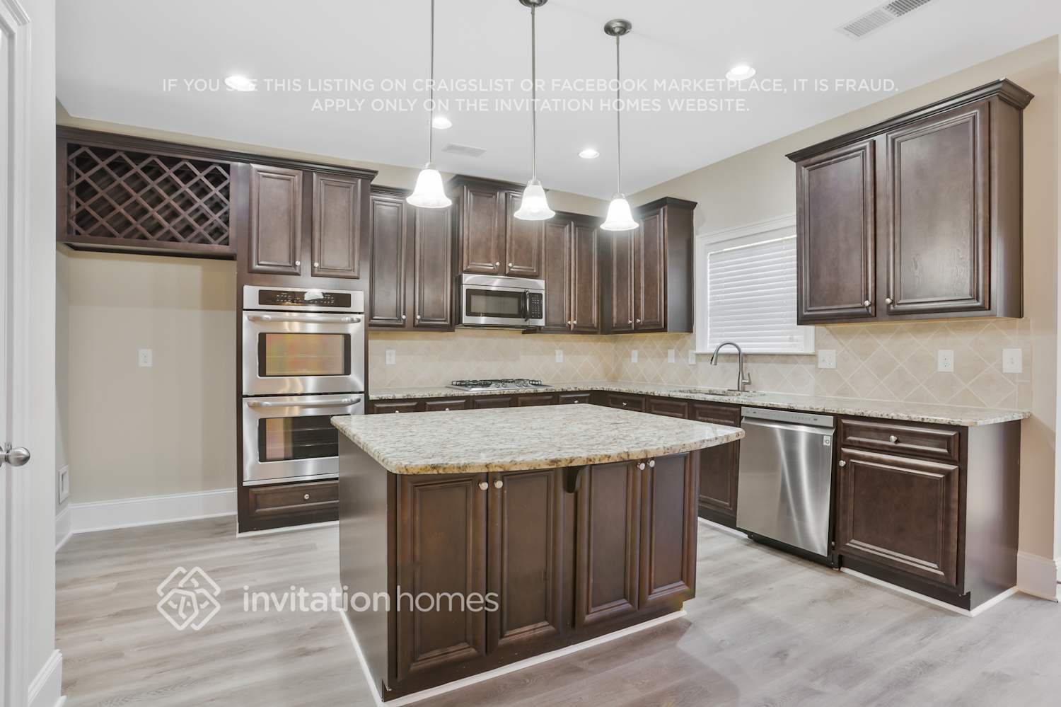 Building Photo - 598 Silver Oak Dr
