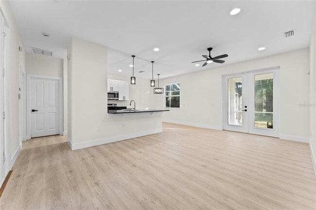 Building Photo - 2503 Dumont Ln