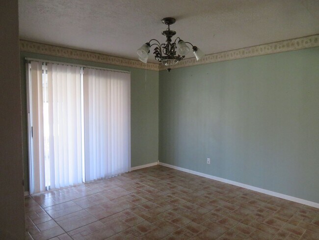 Building Photo - AVAILABLE NOW-Large 3 Bedroom, 2 Bath home for Rent