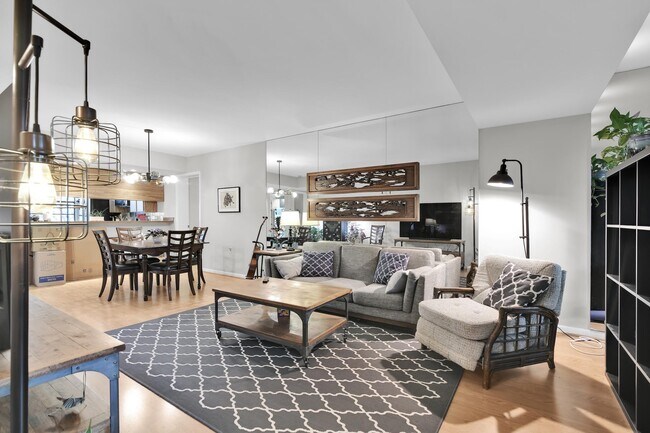 Building Photo - 6073 Balboa Cir